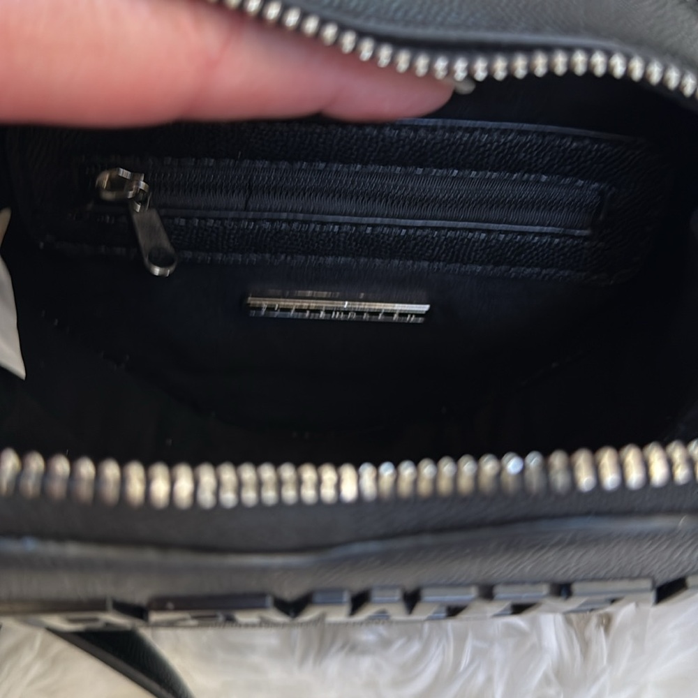 New Steve Madden Black Heart Crossbody Bag.  Two crossbody removeable straps. - Picture 13 of 14